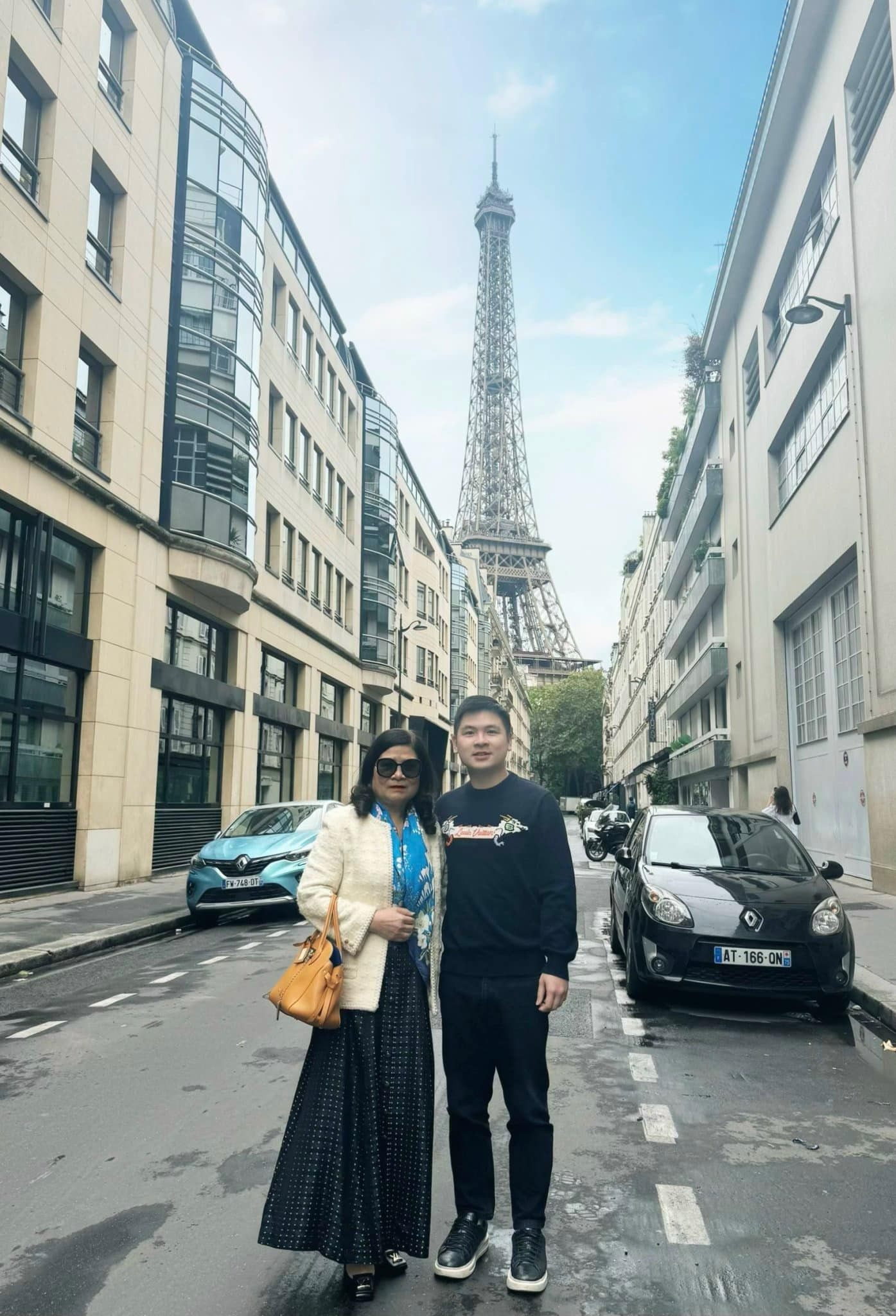 Không phải vợ đây mới là người phụ nữ quyền lực được chồng Đỗ Mỹ Linh đăng hình nhiều nhất