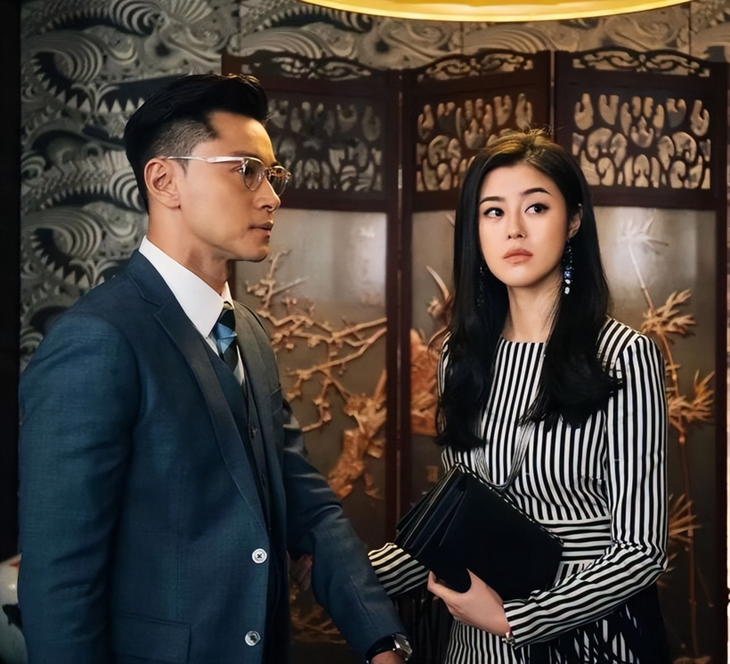 Nữ Diễn Viên 'Sắc Nước Hương Trời' Từng Thi Hoa Hậu Bị Bắt Gặp Làm Phục Vụ, Ăn Đồ Thừa Ở Nhà Hàng Nữ Diễn Viên Vu Miểu (Bên Phải) Thần Thái Sang Chảnh Khi Đóng Phim.