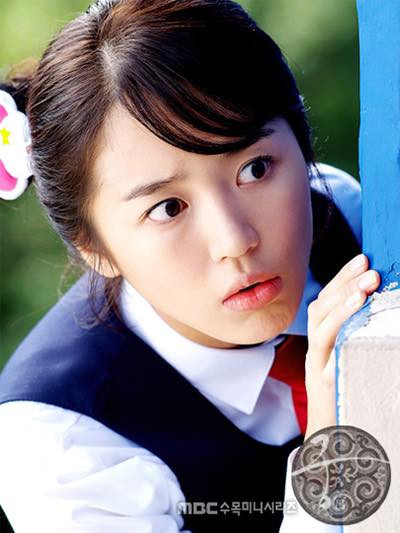 Thái tử phi bị đuổi khỏi showbiz 41 tuổi vẫn trẻ như thiếu nữ