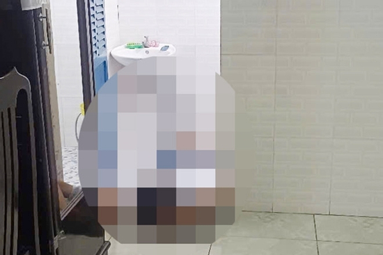 Vào nhà nghỉ với 1 phụ nữ, người đàn ông tử vong cạnh vỉ thuốc tăng sinh lực
