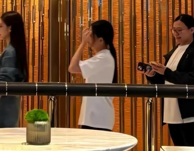 Con gái Từ Hy Viên lộ mặt ngoại hình giống hệt mẹ