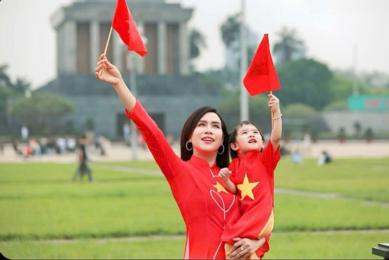 Hình ảnh gây sốt của nữ diễn viên quen mặt là Thiếu tá công an