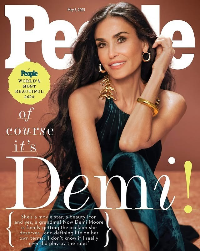 Nữ diễn viên 63 tuổi là người đẹp nhất thế giới ảnh 1