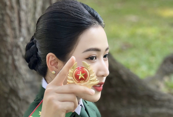 Nữ Trung úy quê Bình Thuận gây sốt mạng xã hội từng được Quang Lê, Đàm Vĩnh Hưng 'tranh giành'