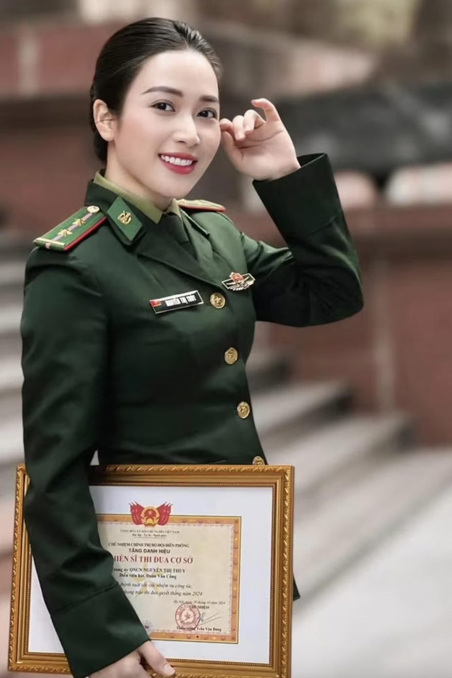 Nữ Trung úy quê Bình Thuận gây sốt mạng xã hội từng được Quang Lê, Đàm Vĩnh Hưng 'tranh giành'- Ảnh 5.