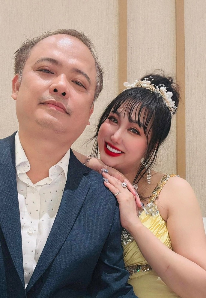 Phi Thanh Vân tung video tình tứ bên bạn trai hơn 10 tuổi