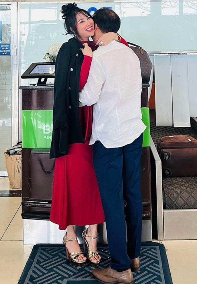 Phi Thanh Vân tung video tình tứ bên bạn trai hơn 10 tuổi