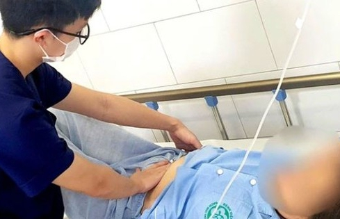 Uống nước me đất hoa đỏ, người phụ nữ 62 tuổi suy thận cấp