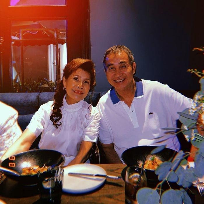 Vợ 2 đại gia Minh Nhựa trượt tay để lộ mối quan hệ thật với bố mẹ chồng tỷ phú