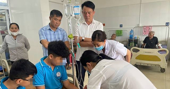 27 học sinh nhập viện, chưa xác định được nguyên nhân