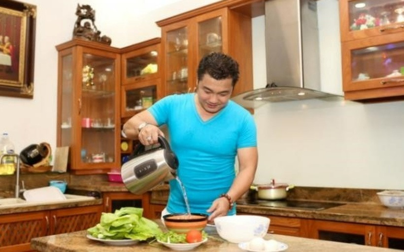 Không gian khu bếp trong căn biệt thự.