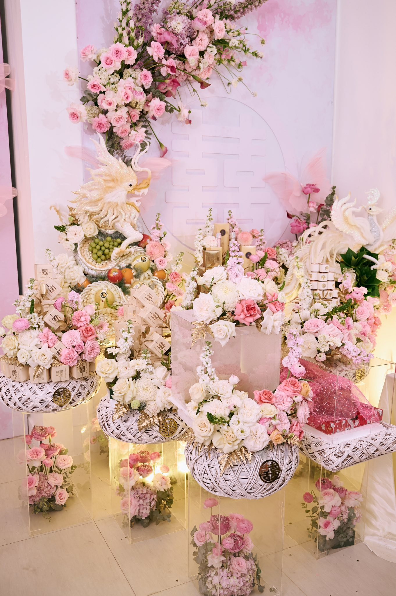 Á hậu Vbiz tổ chức ăn hỏi bí mật diện mạo chú rể lộ rõ