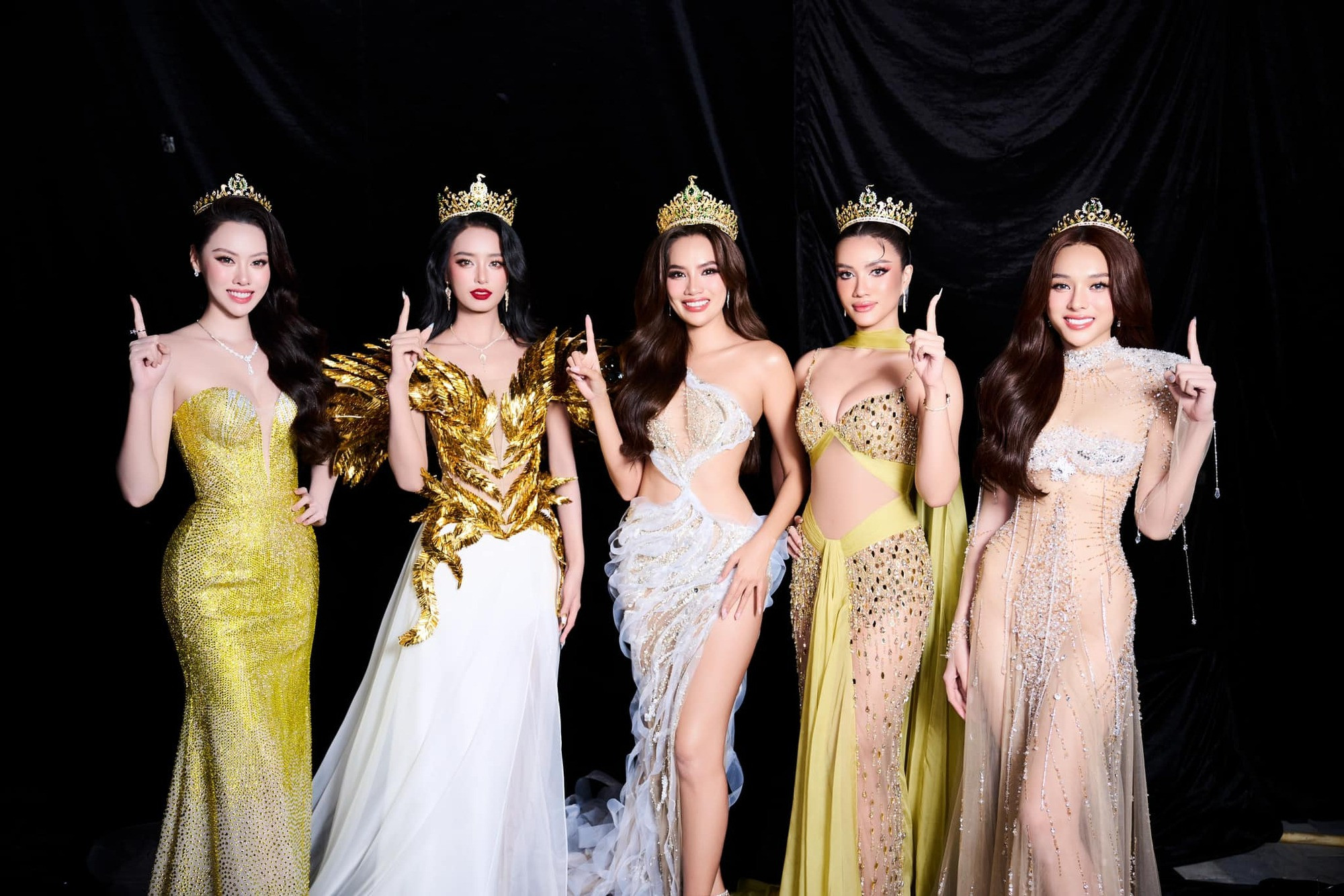 Á hậu Vbiz tổ chức ăn hỏi bí mật diện mạo chú rể lộ rõ