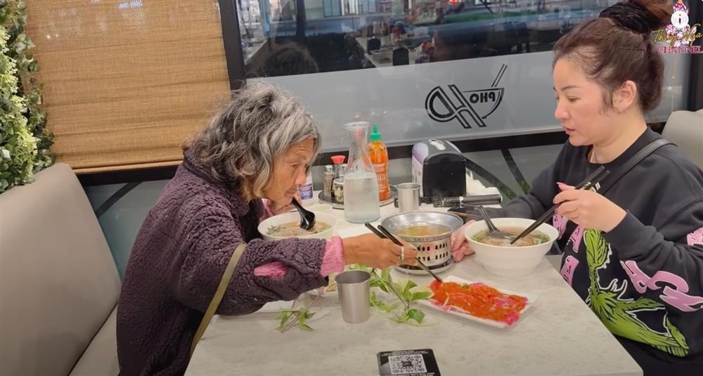 Mỹ nhân bốc lửa một thời Kim Ngân ngờ nghệch sống lang thang tại Mỹ