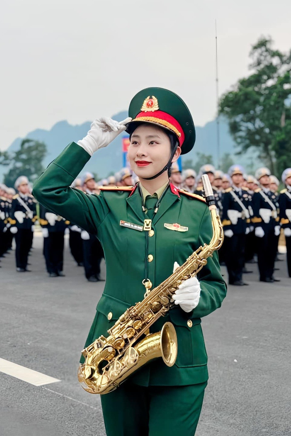 Nữ quân nhân khối quân nhạc đẹp như hoa hậu nổi rầm rộ trên MXH soi đến profile đỉnh nóc