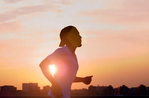 Tập luyện buổi sáng hay buổi tối giảm cân hiệu quả hơn?