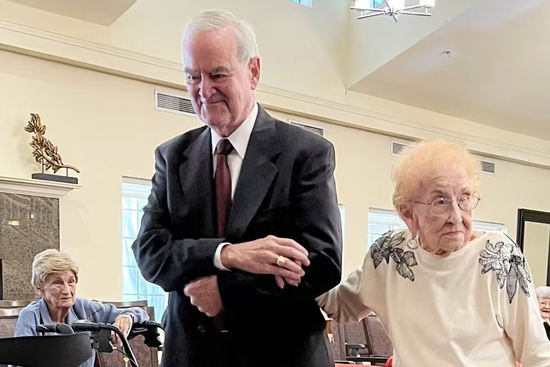 Thói quen ăn uống ngẫu hứng của cụ bà 106 tuổi