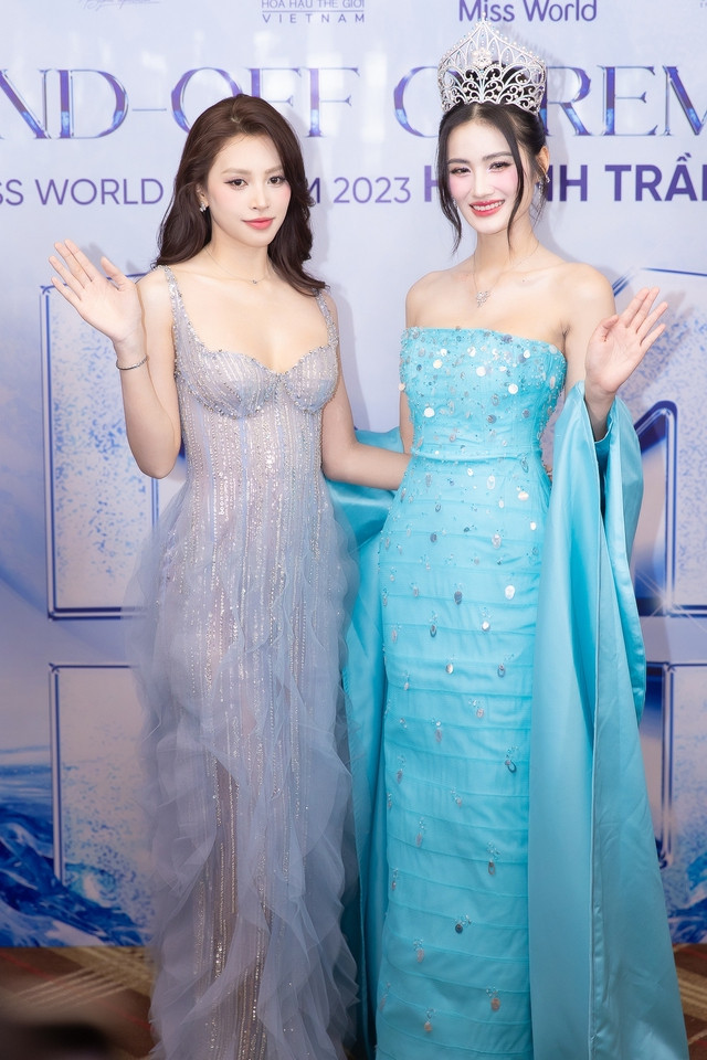 Tiểu Vy phản ứng cực khéo khi bị nói chặt nát Ý Nhi ngay sự kiện