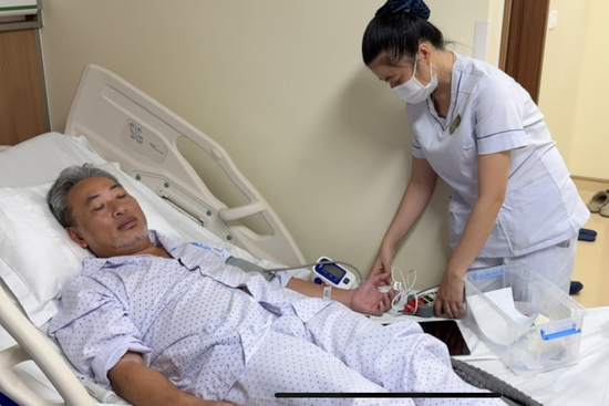 Đạo diễn Dũng 'Khùng' tắc mạch máu nguy kịch, tình trạng hiện ra sao?