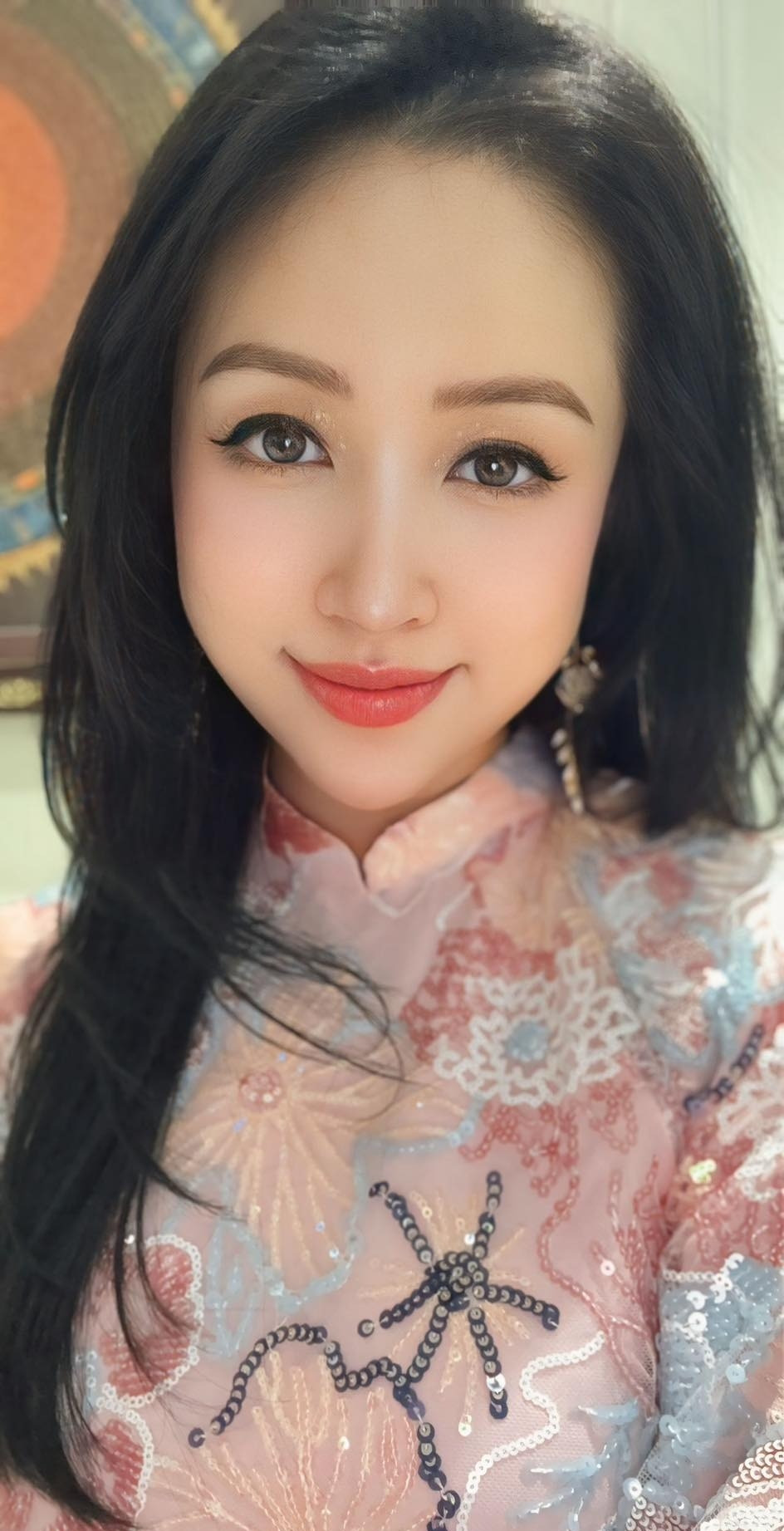 Vân Hugo xuất hiện cùng ông xã sau lùm xùm quảng cáo