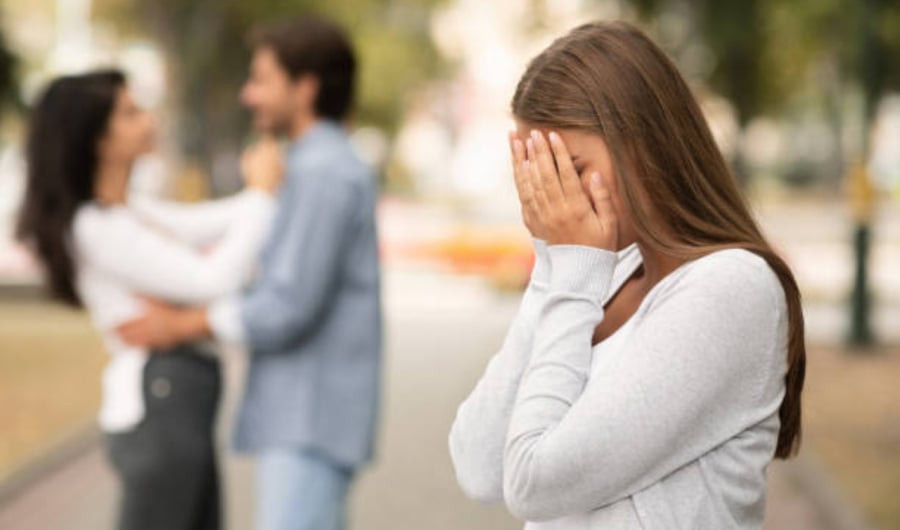 Vợ chết lặng, không thể tha thứ khi biết chồng ngoại tình với người này - Ảnh 2.