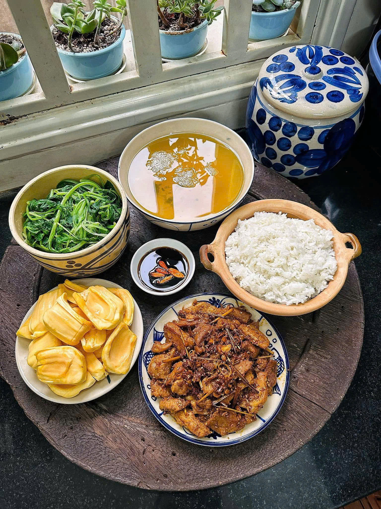 13 mâm cơm gia đình đơn giản mà ngon 'hết nước chấm', ai nhìn cũng muốn về nhà ăn cơm mẹ nấu- Ảnh 6.