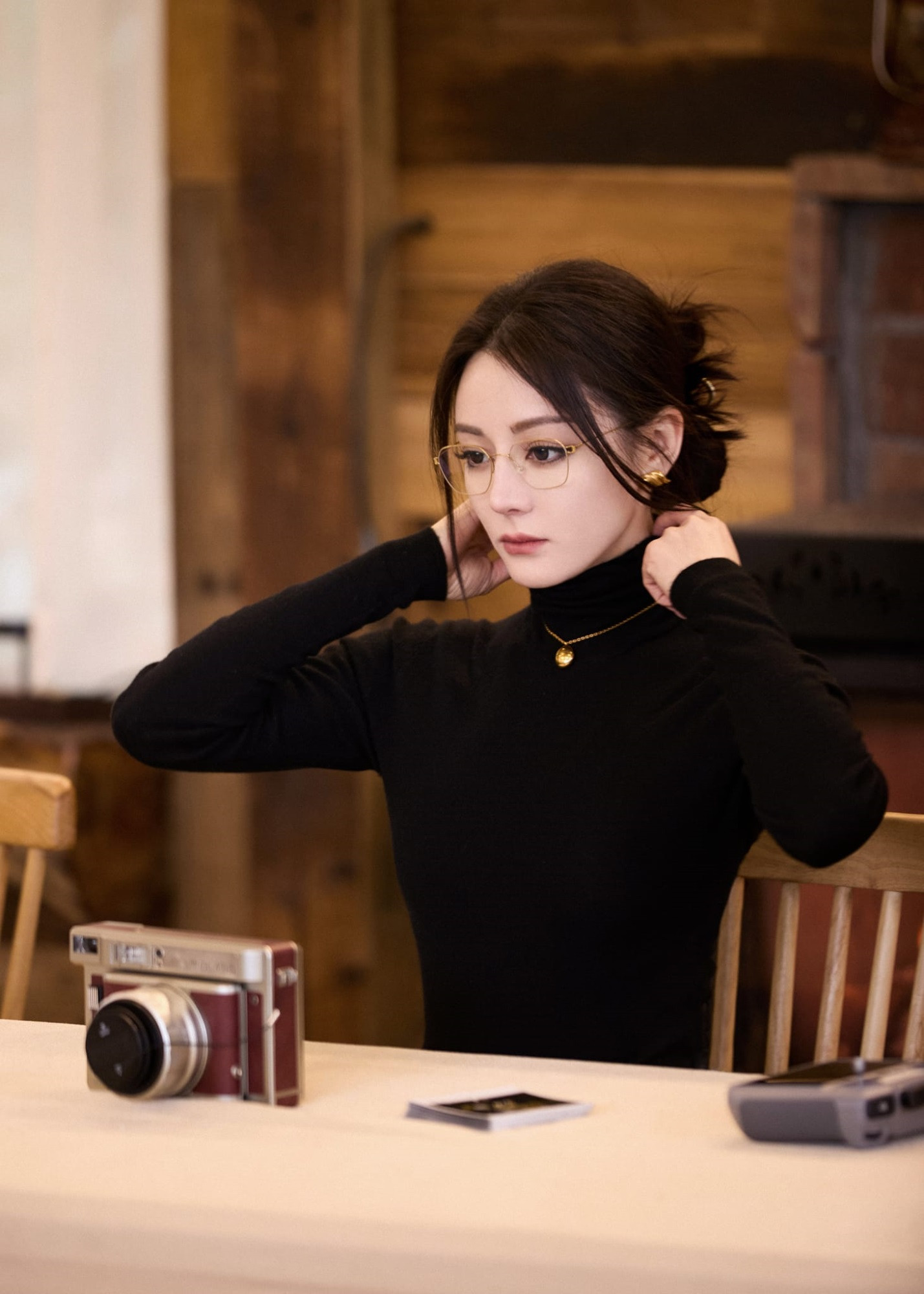 Địch Lệ Nhiệt Ba hóa đẹp kinh diễm trong show mới, nhưng bị xem vẫn là 'bình hoa di động' vì điều này - Ảnh 6