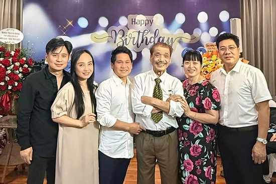 Sinh nhật tuổi 90, NSND Trần Hiếu đề nghị cực đáng yêu với Tấn Minh, Trọng Tấn