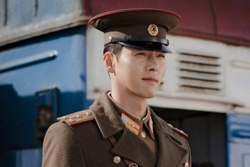 Xem lại khoảnh khắc Hyun Bin xuống tàu gây sốt trong 'Hạ cánh nơi anh'