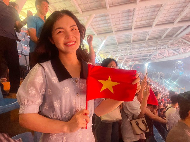 Bất ngờ danh tính chị gái Hòa Minzy Là MC nổi tiếng diện mạo tuyệt đối điện ảnh