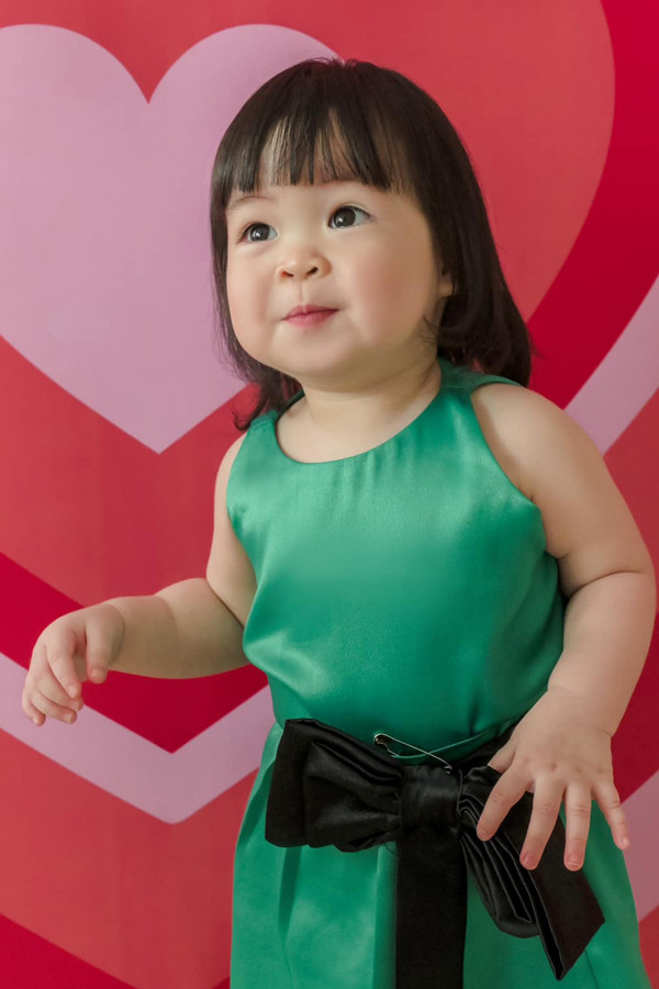 Cưng xỉu khoảnh khắc Đỗ Mỹ Linh bên chồng đại gia phiên bản mini