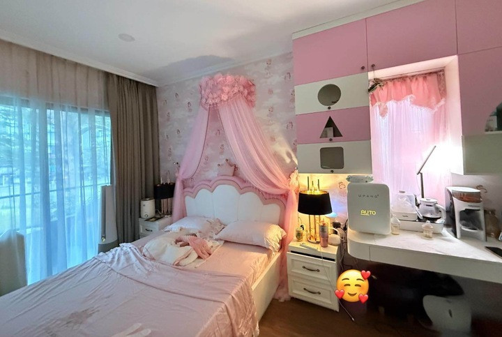 Nhóc tì được mẹ chuẩn bị phòng riêng đầy đủ tiện nghi.