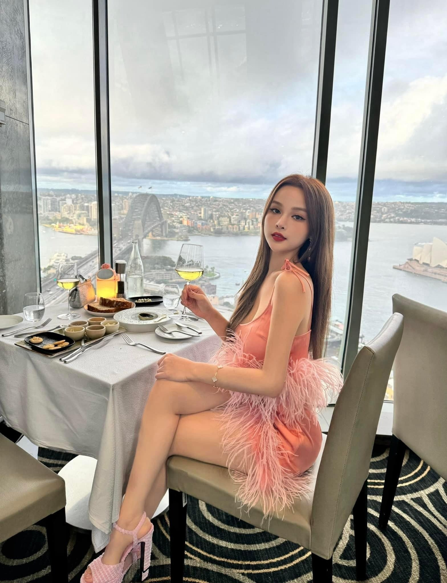 Huyền Baby và chồng đại gia sơ hở là ôm hôn hình ảnh mới thân mật cỡ này