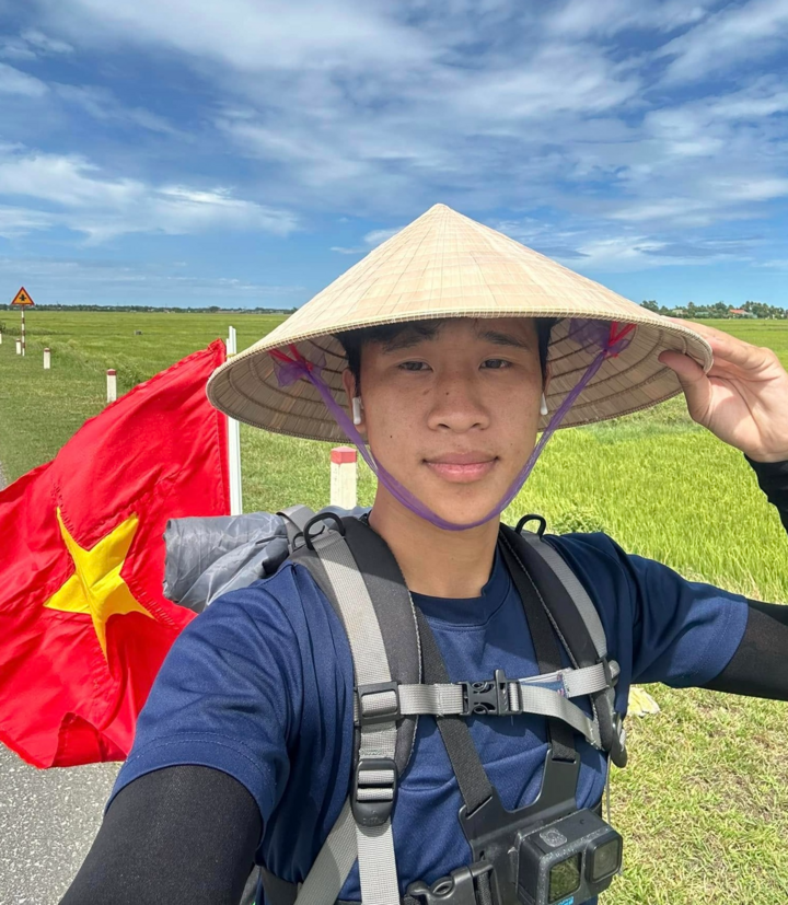 Khối trưởng khối chở loa Đào Quang Hà đã tới TPHCM sau hơn 20 ngày đạp xe