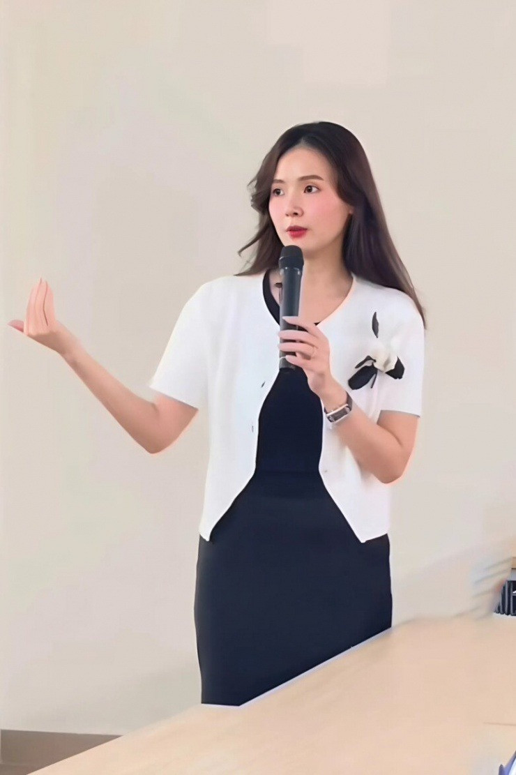 Midu để lộ nhan sắc thật qua ảnh sinh viên chụp lén trên giảng đường