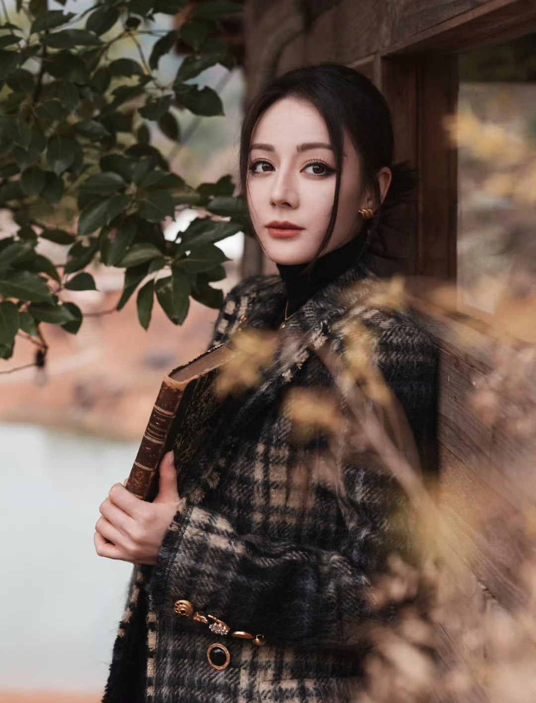 'Mỹ nhân Tân Cương' Địch Lệ Nhiệt Ba khởi kiện vì bị ghép mặt trên phim - Ảnh 1