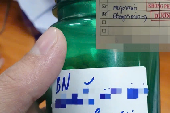 Nữ bệnh nhân nguy kịch sau uống thuốc mua trên mạng