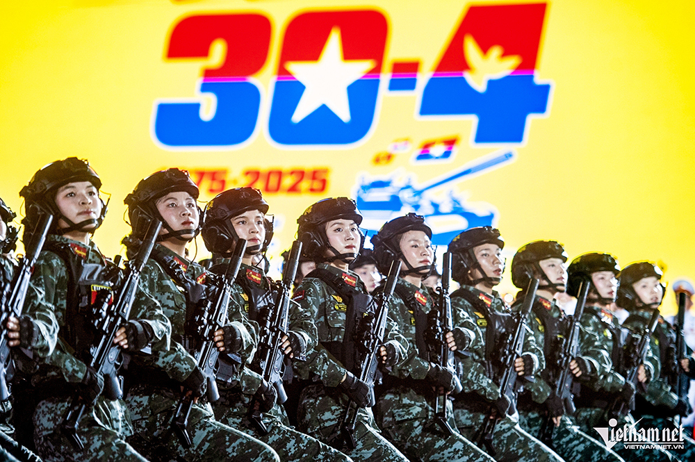 Thêm cực phẩm quân nhân ở lễ diễu binh nổi khắp MXH ngoại hình tuyệt đối điện ảnh