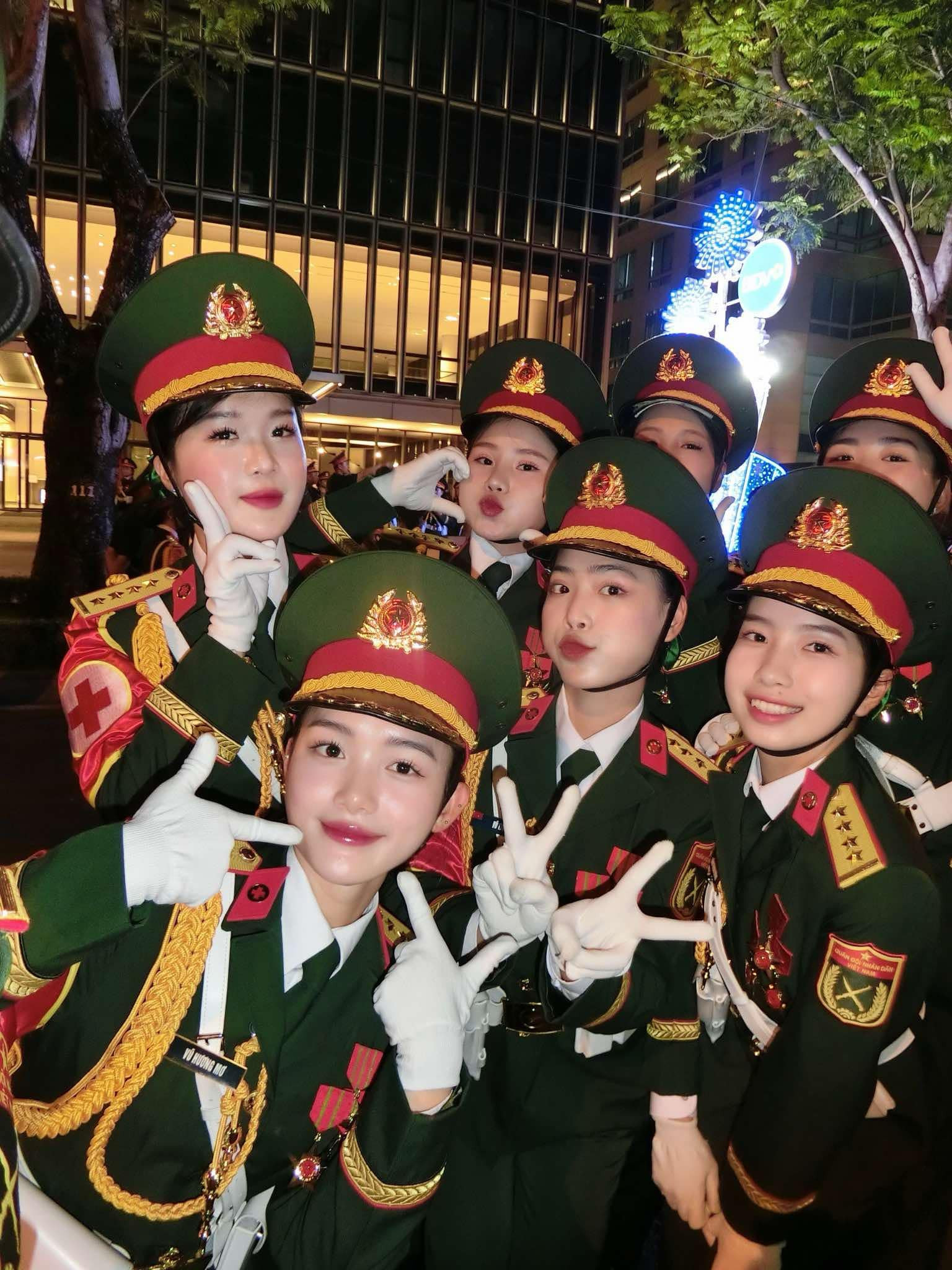 Nhan sắc gây thương nhớ của nữ quân nhân “khối Hoa hậu” diễu binh 30/4, ảnh đời thường càng bất ngờ - Ảnh 5.