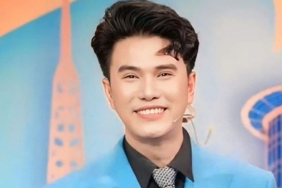 Nam MC được chọn dẫn loạt chương trình đại lễ 30/4: 'Tôi áp lực, mất ăn mất ngủ'