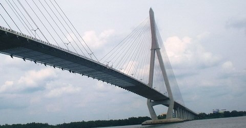 Chồng chém vợ dã man rồi ‘mất tích' bí ẩn, xe máy tìm thấy trên cầu Cần Thơ