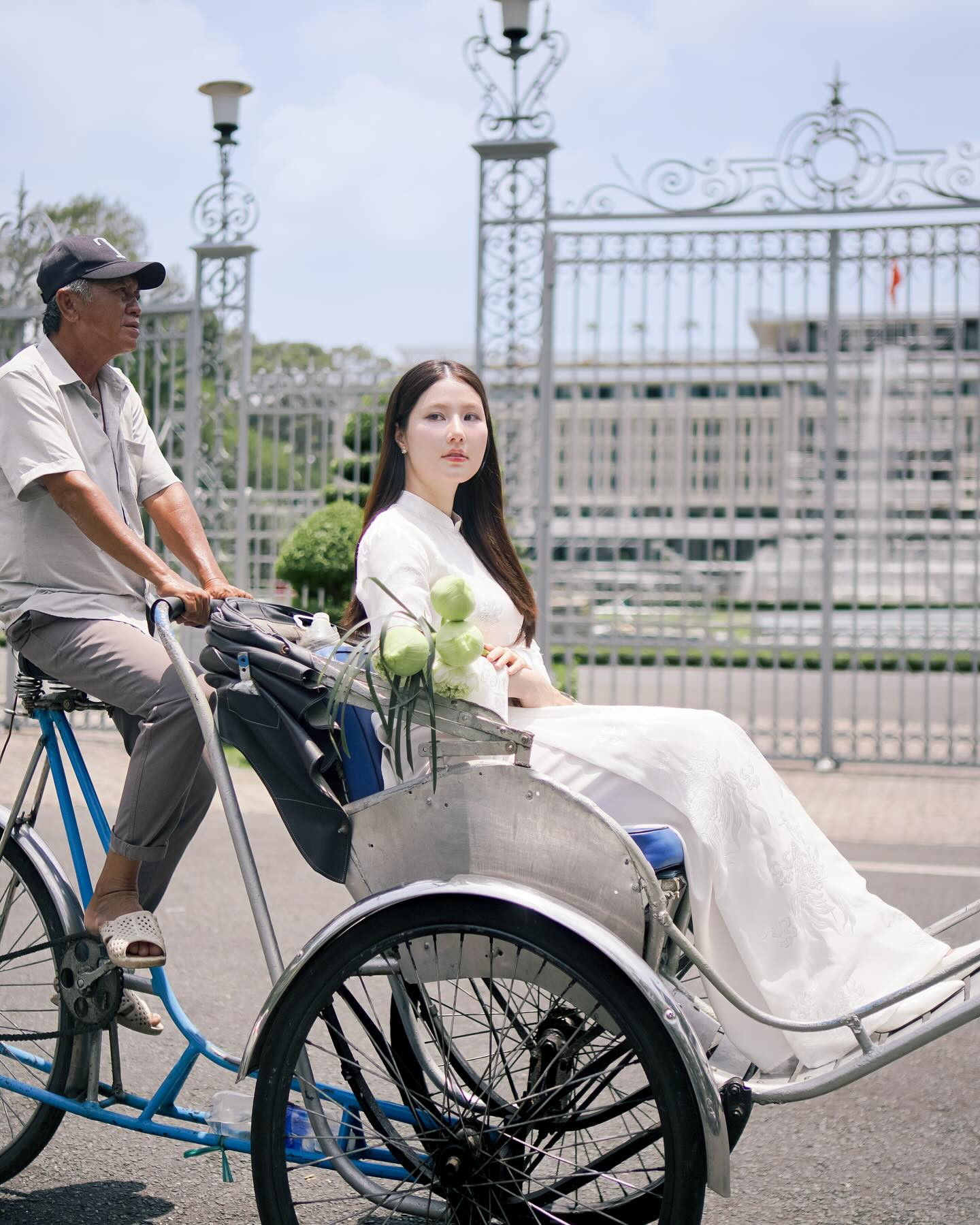 Diễm My diện áo dài tinh khôi - Ảnh 3.