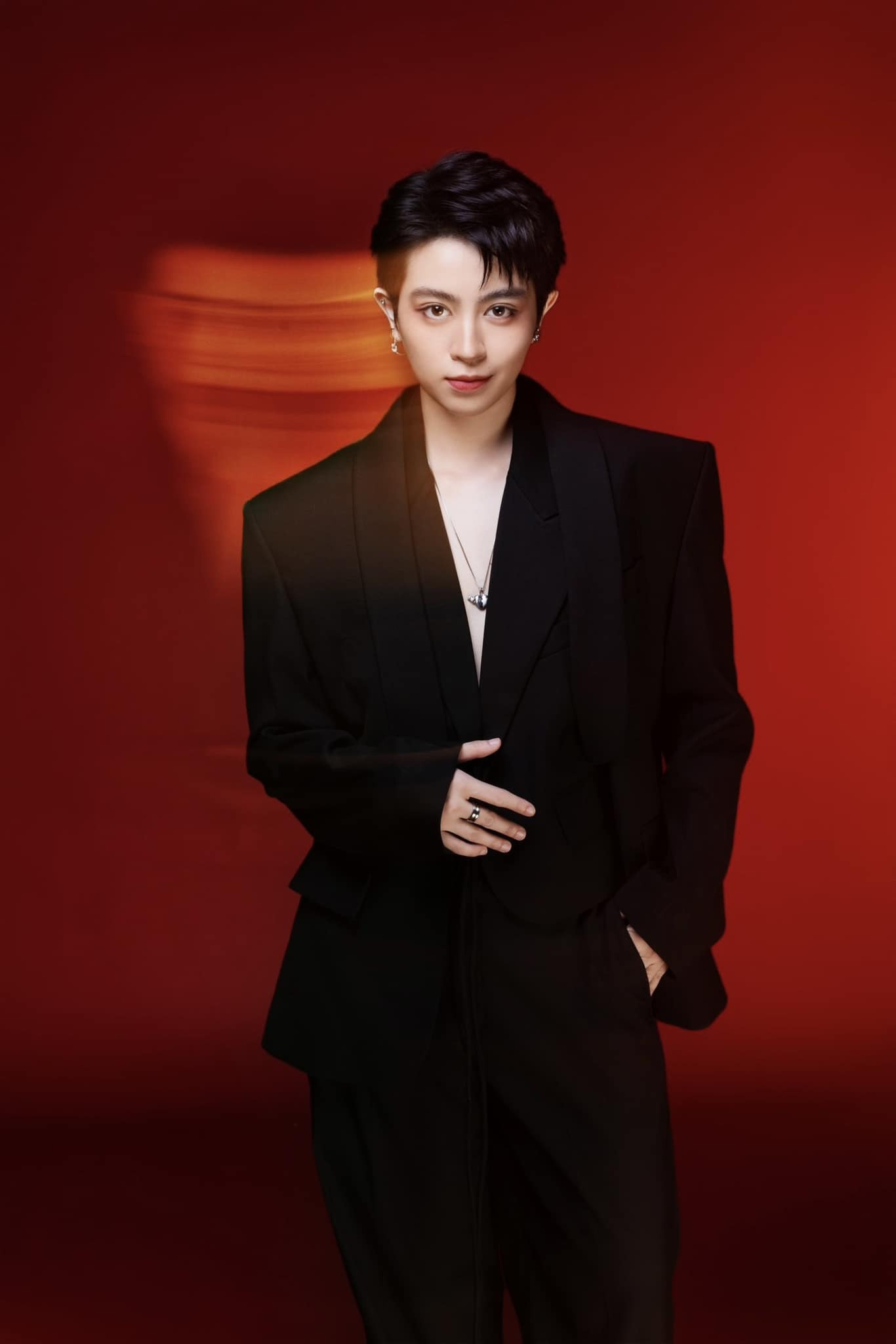 Gil Lê lộ gương mặt lạ quá bị nghi phẫu thuật thẩm mỹ