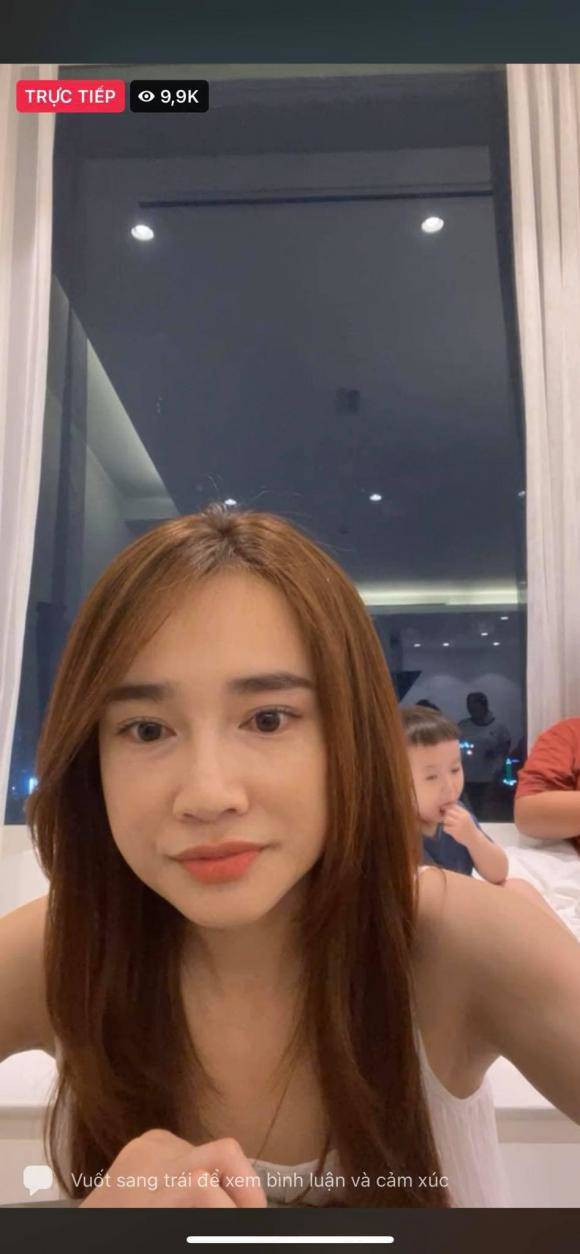 Nhã Phương bị phong ấn nhan sắc vì khuyết điểm tóc thưa lộ rõ qua cam thường