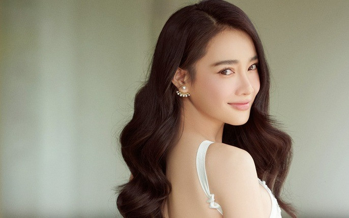 Nhã Phương bị phong ấn nhan sắc vì khuyết điểm tóc thưa lộ rõ qua cam thường
