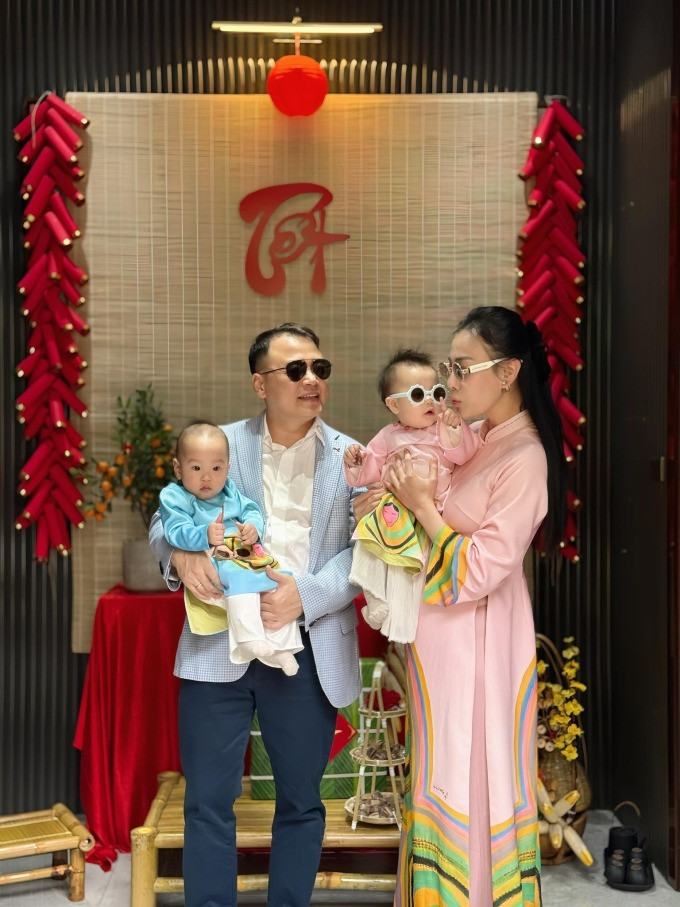 Phương Oanh hiếm hoi mặc áo dài lộ body chuẩn chỉnh sau 2 năm cưới shark Bình