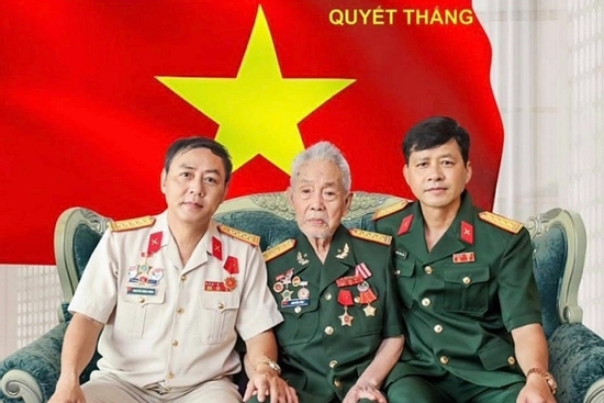 Chi Pu kể về ông nội Đại tá trực chiến cùng Đại tướng Võ Nguyên Giáp ngày 30/4/1975