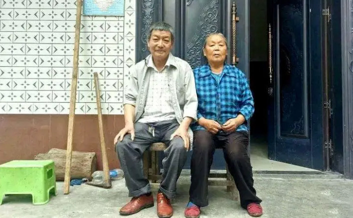 Chàng trai 20 tuổi 'cưới' góa phụ 4 con: Lý do phía sau khiến ai cũng nghẹn ngào - Ảnh 1.