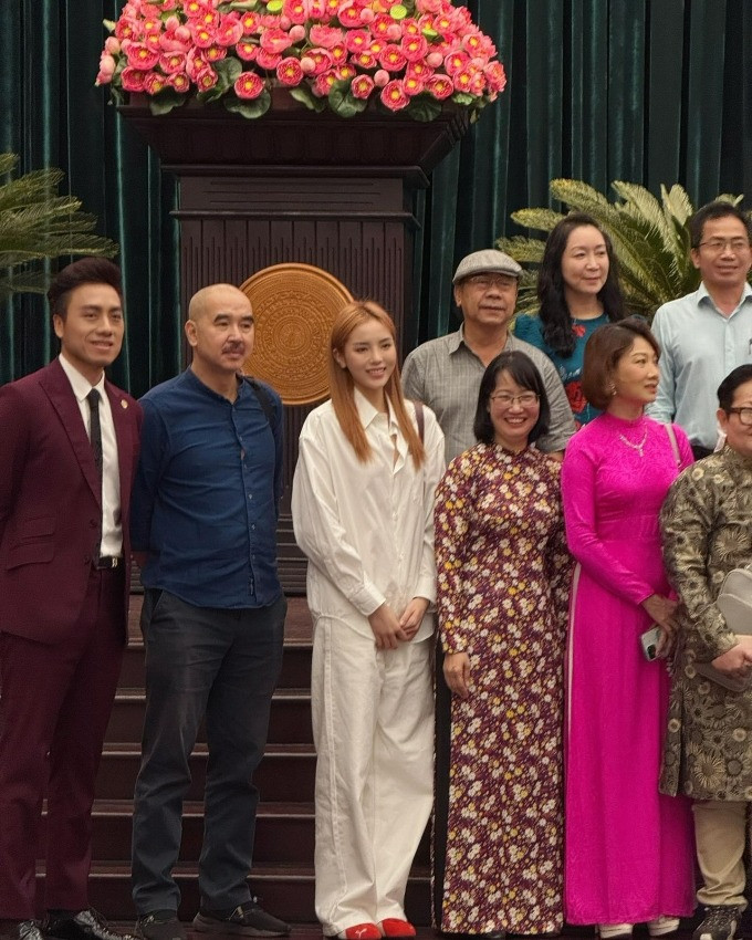 Hoa hậu Kỳ Duyên bị chê kém hiểu biết khi mặc áo Đoàn