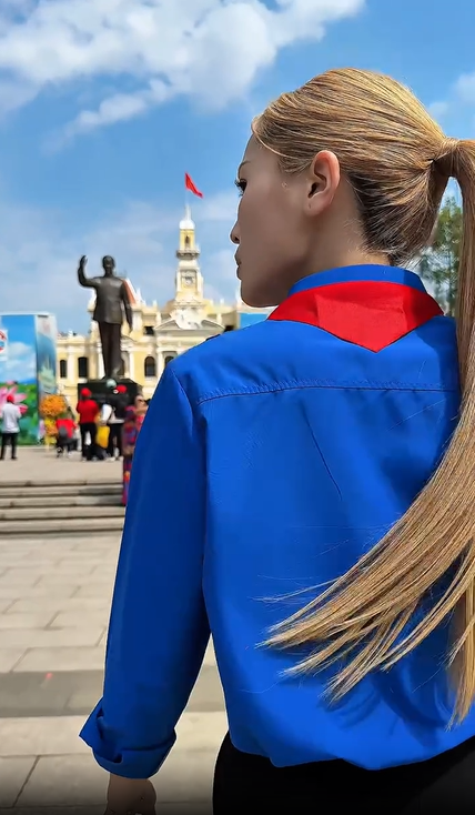 Hoa hậu Kỳ Duyên bị chê kém hiểu biết khi mặc áo Đoàn